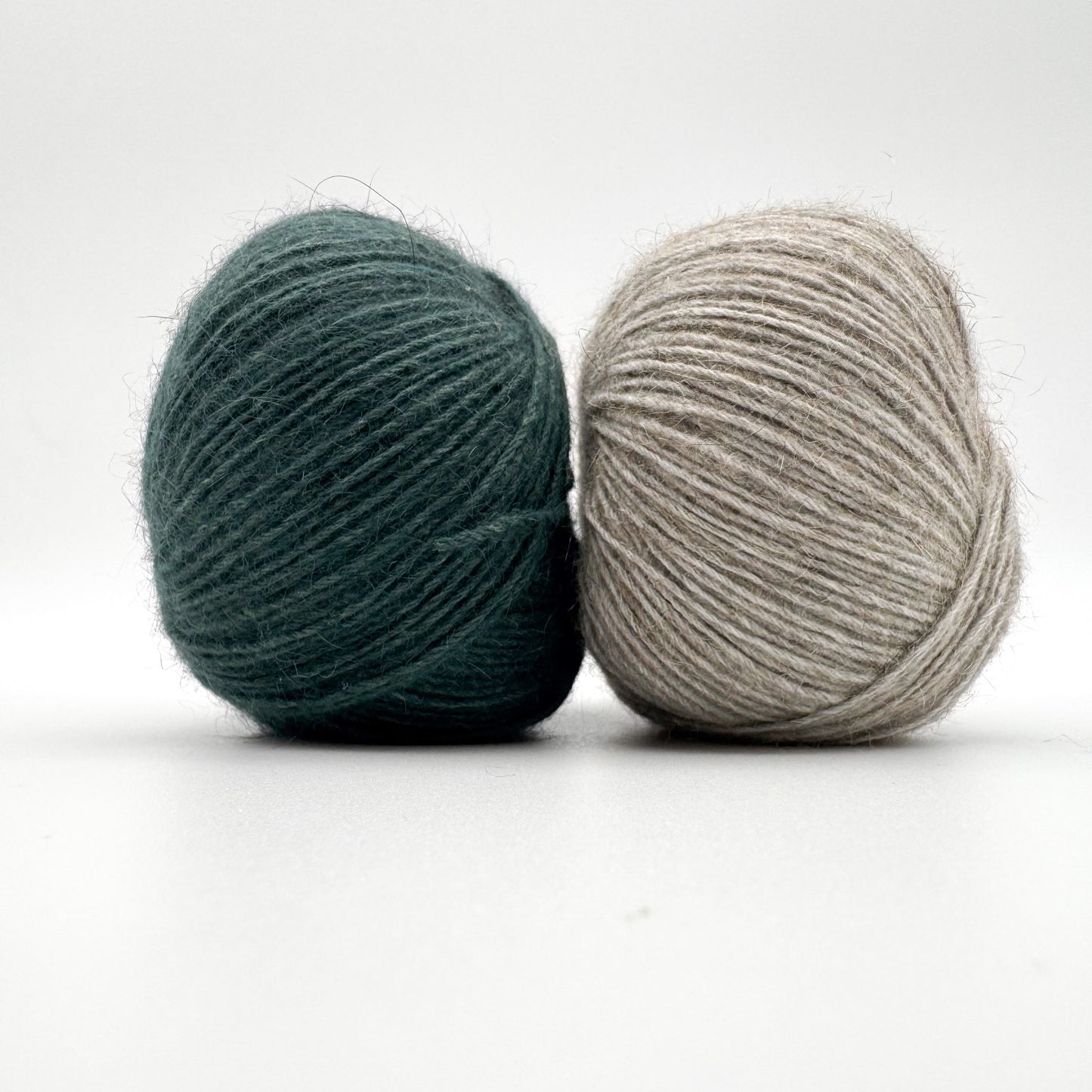 Possum garn i farven Spruce – AKW Skala A luksusgarn med cashmere og mulberry silke