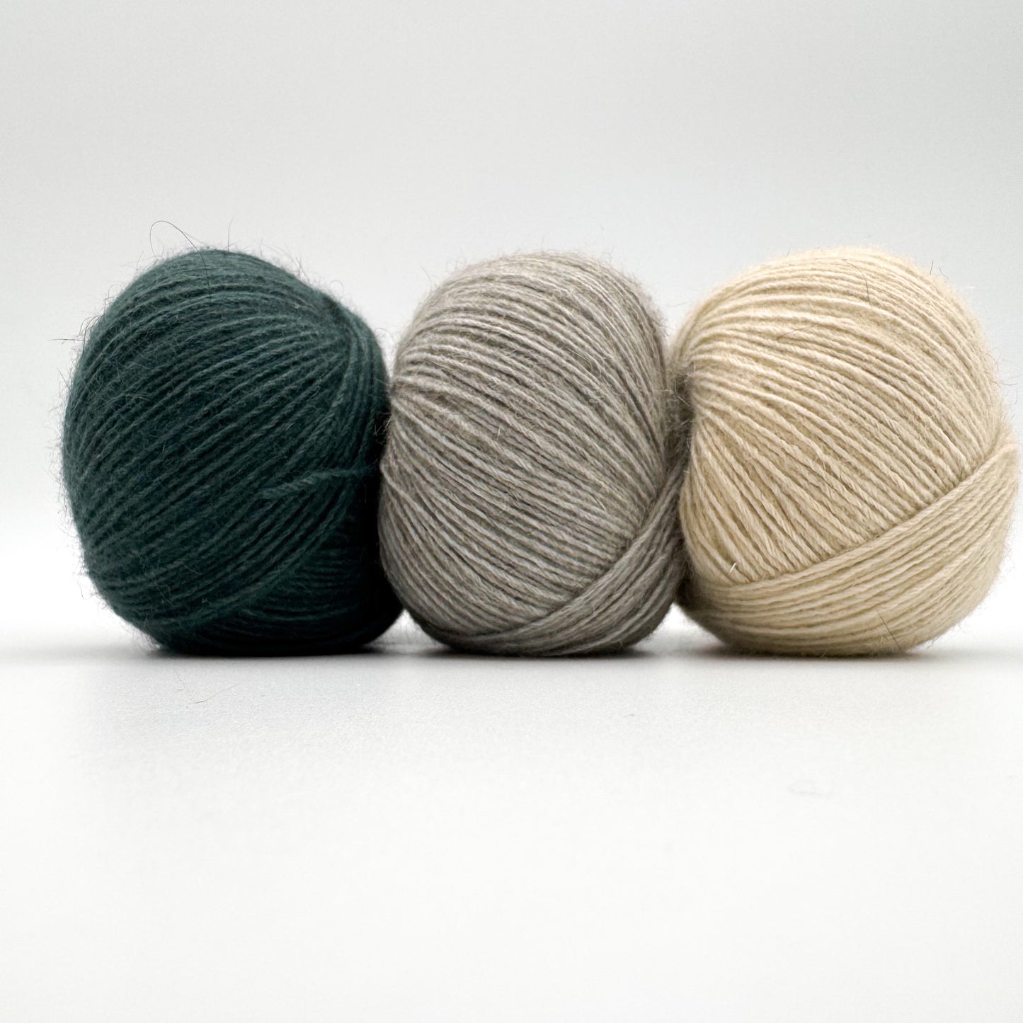 Possum garn i farven Spruce – AKW Skala A luksusgarn med cashmere og mulberry silke