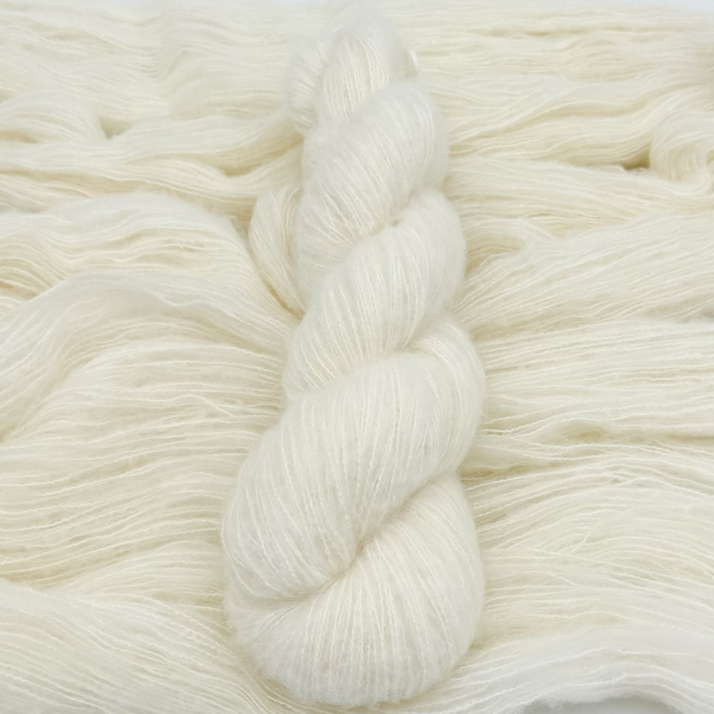 Fluffy Cashmere - Ufarvet - A Knitters World