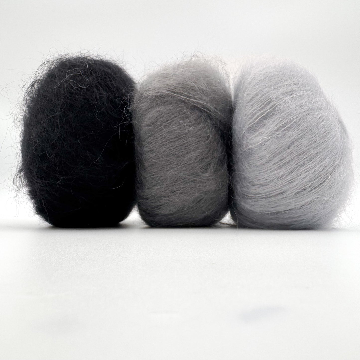 Mohair Sport garn i farven Iron Grey – Superkid Mohair og silke fra A Knitters World