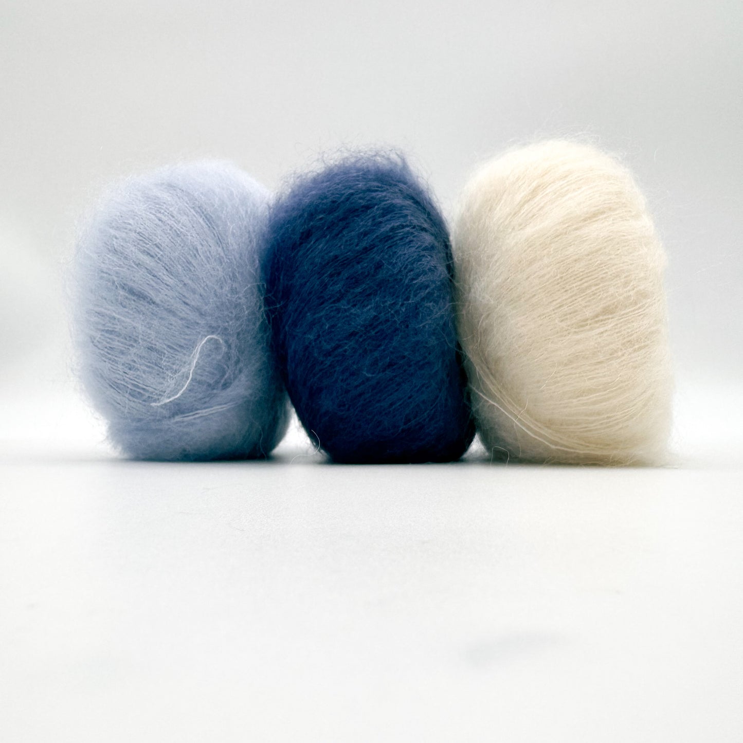 Mohair Sport garn i farven Jeans Blue – Superkid Mohair og silke fra A Knitters World