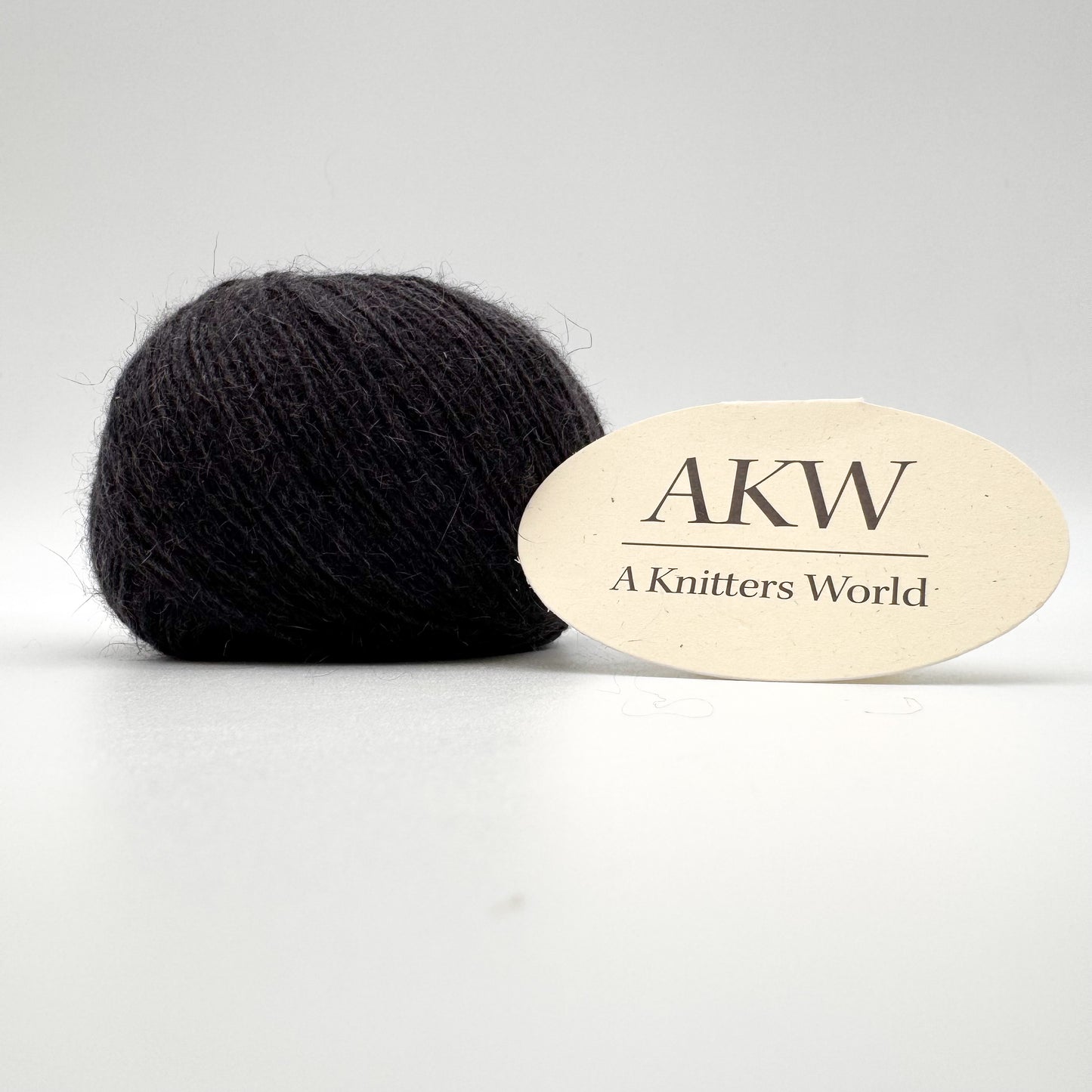 Possum garn i farven Black – AKW Skala A luksusgarn med cashmere og mulberry silke