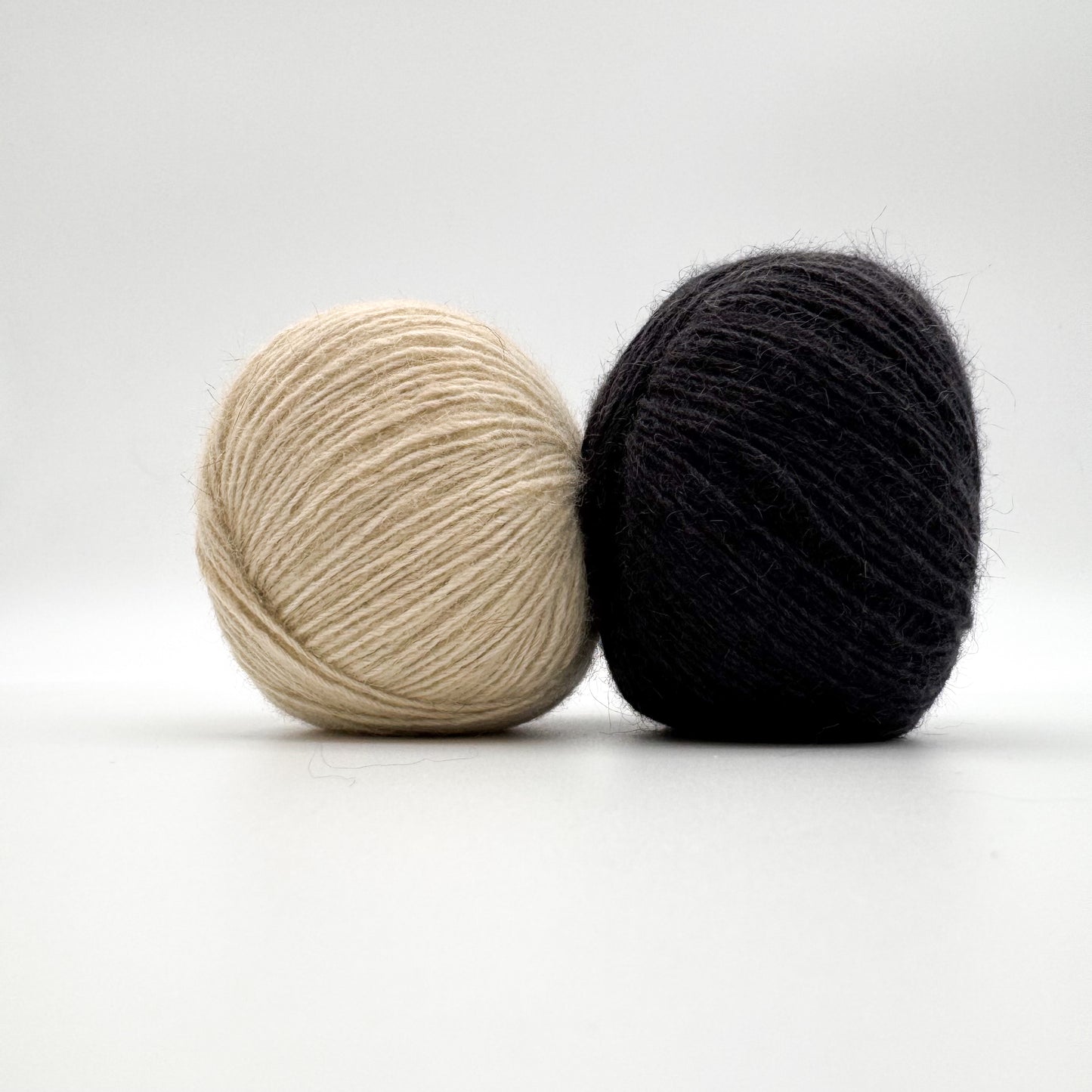 Possum garn i farven Black – AKW Skala A luksusgarn med cashmere og mulberry silke