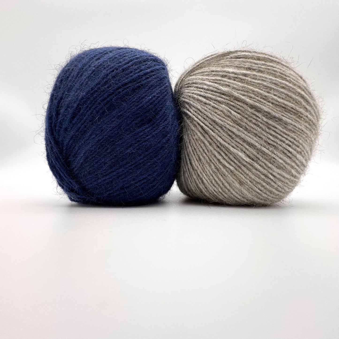 Possum garn i farven Koala Grey – AKW Skala A luksusgarn med cashmere og mulberry silke