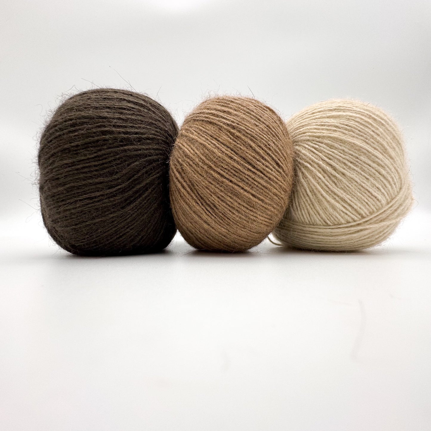 Possum garn i farven Sand – AKW Skala A luksusgarn med cashmere og mulberry silke