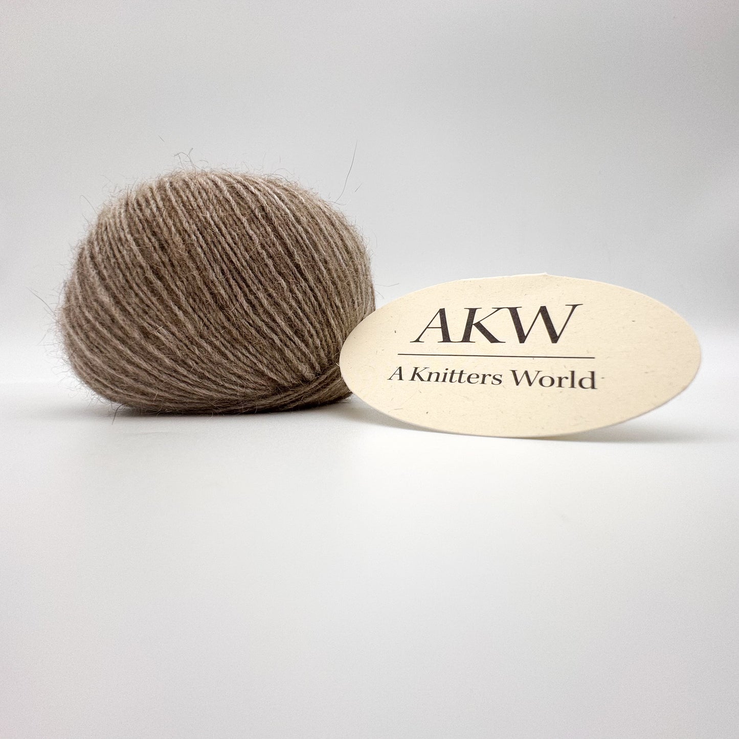 Possum garn i farven Beige – AKW Skala A luksusgarn med cashmere og mulberry silke