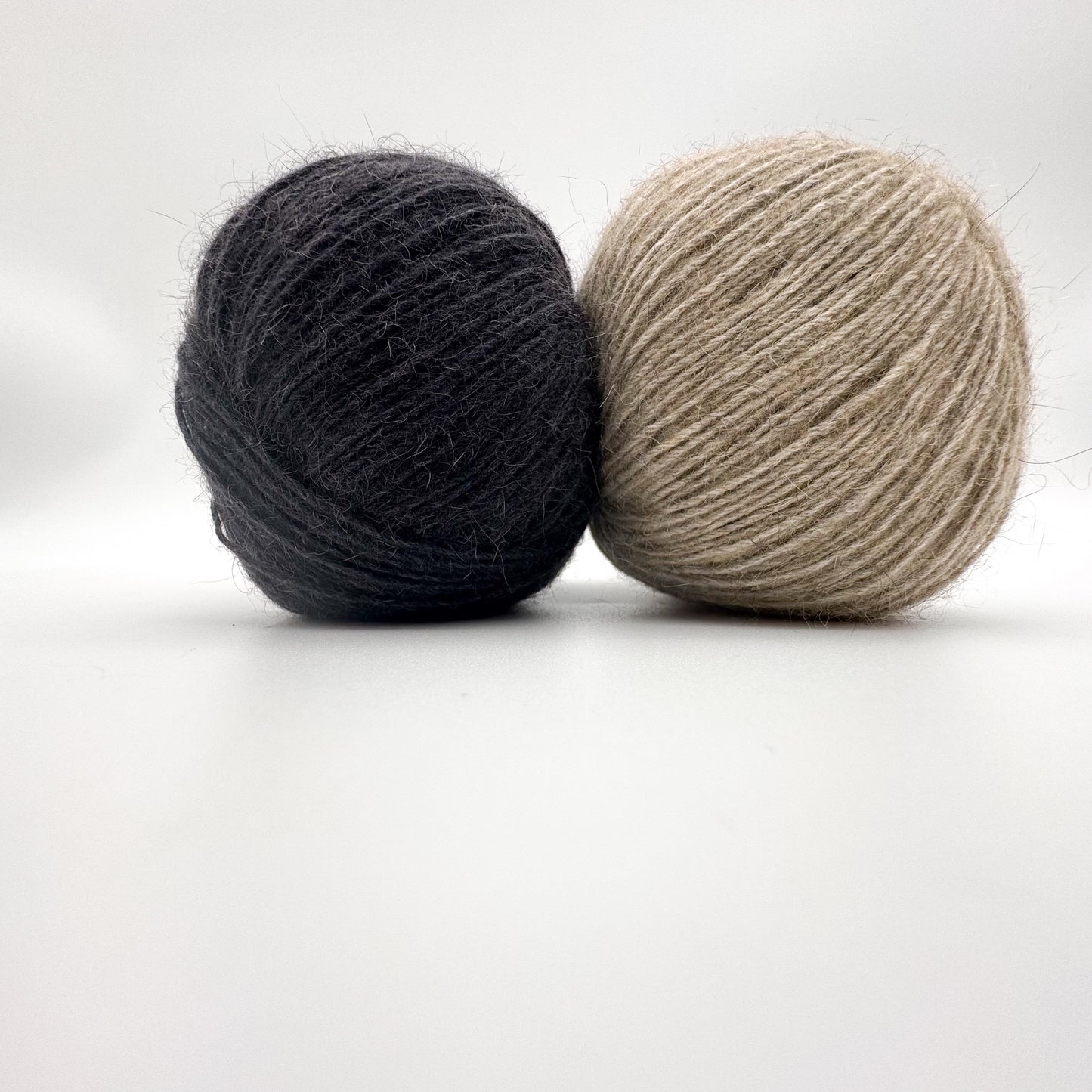 Possum garn i farven Beige – AKW Skala A luksusgarn med cashmere og mulberry silke