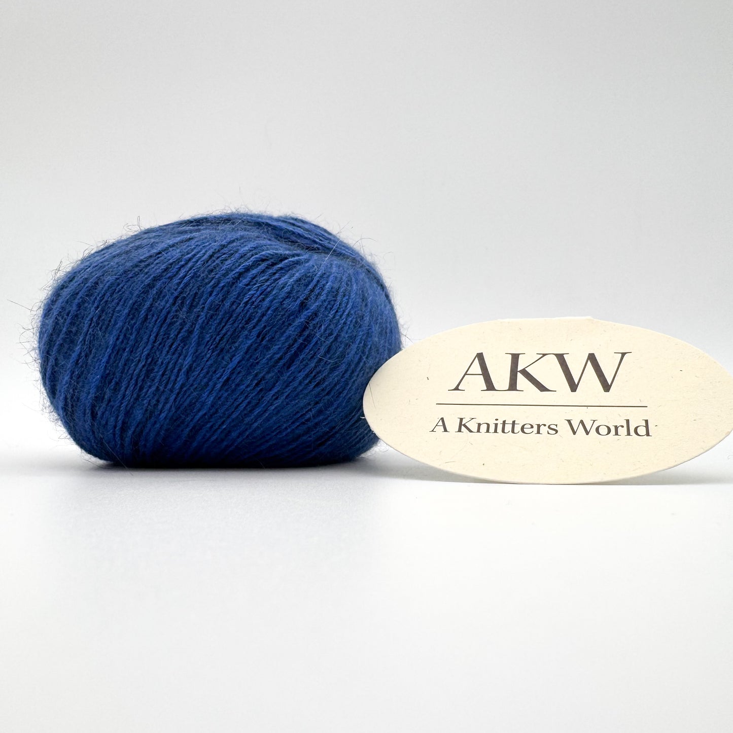 Possum garn i farven Denim – AKW Skala A luksusgarn med cashmere og mulberry silke