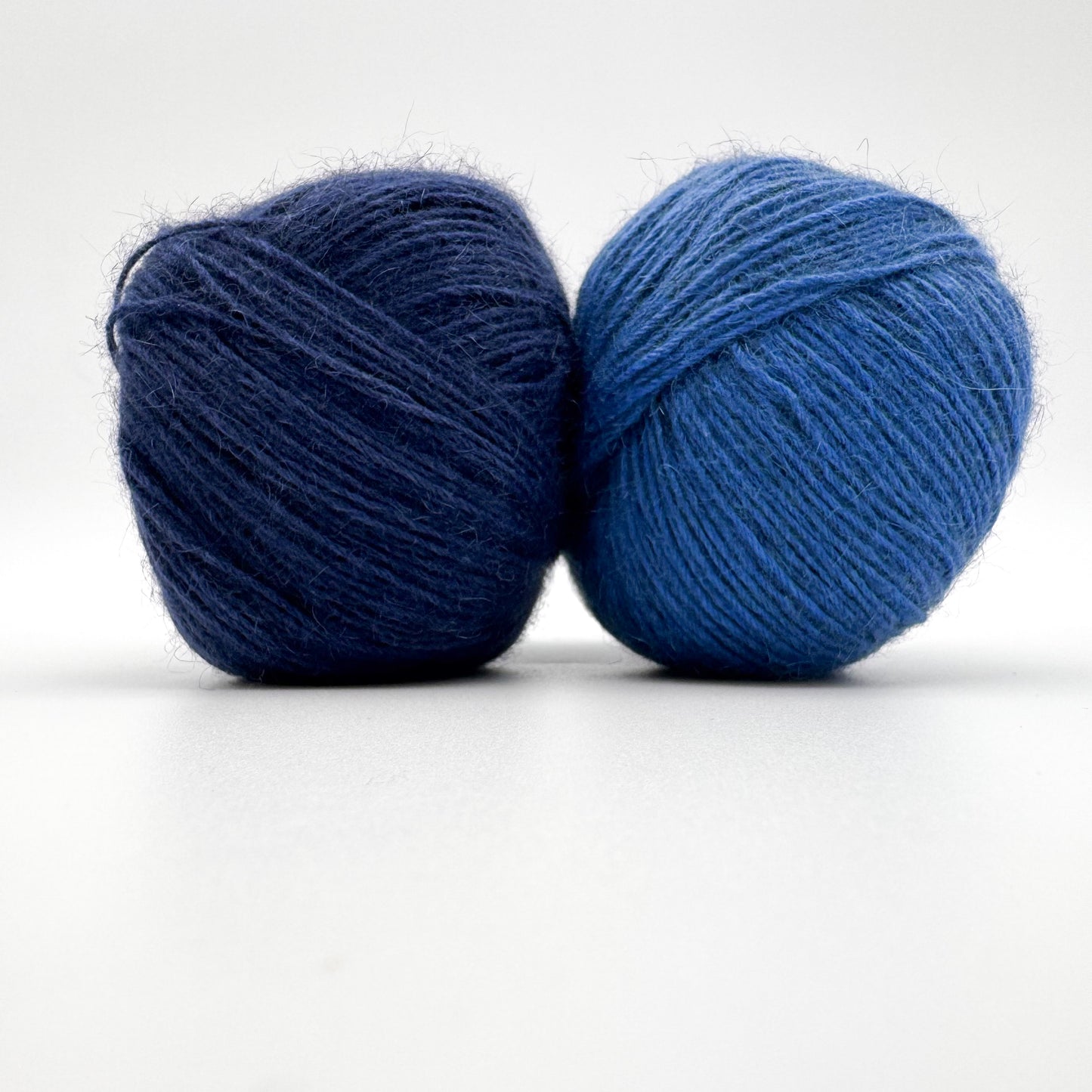 Possum garn i farven Royal Blue – AKW Skala A luksusgarn med cashmere og mulberry silke