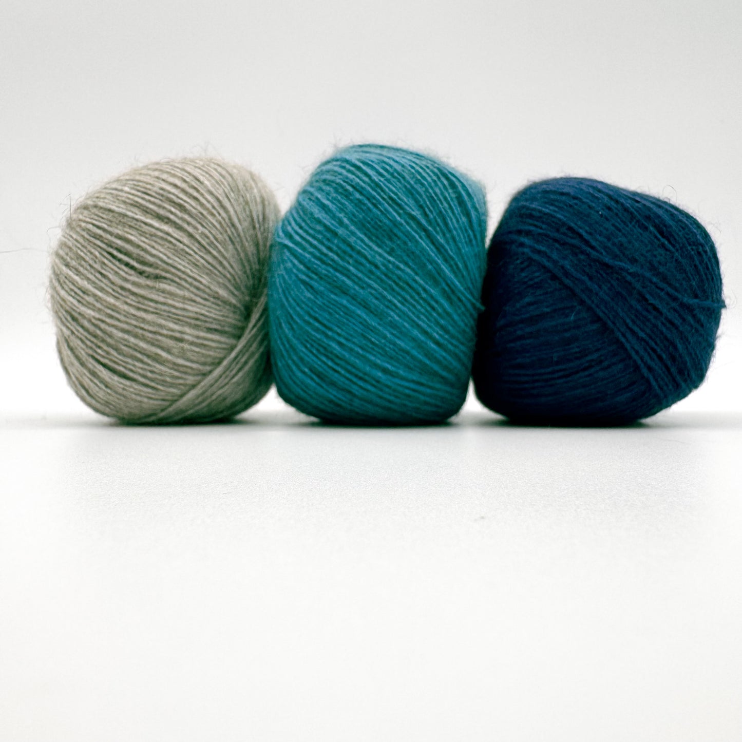 Possum garn i farven Teal – AKW Skala A luksusgarn med cashmere og mulberry silke