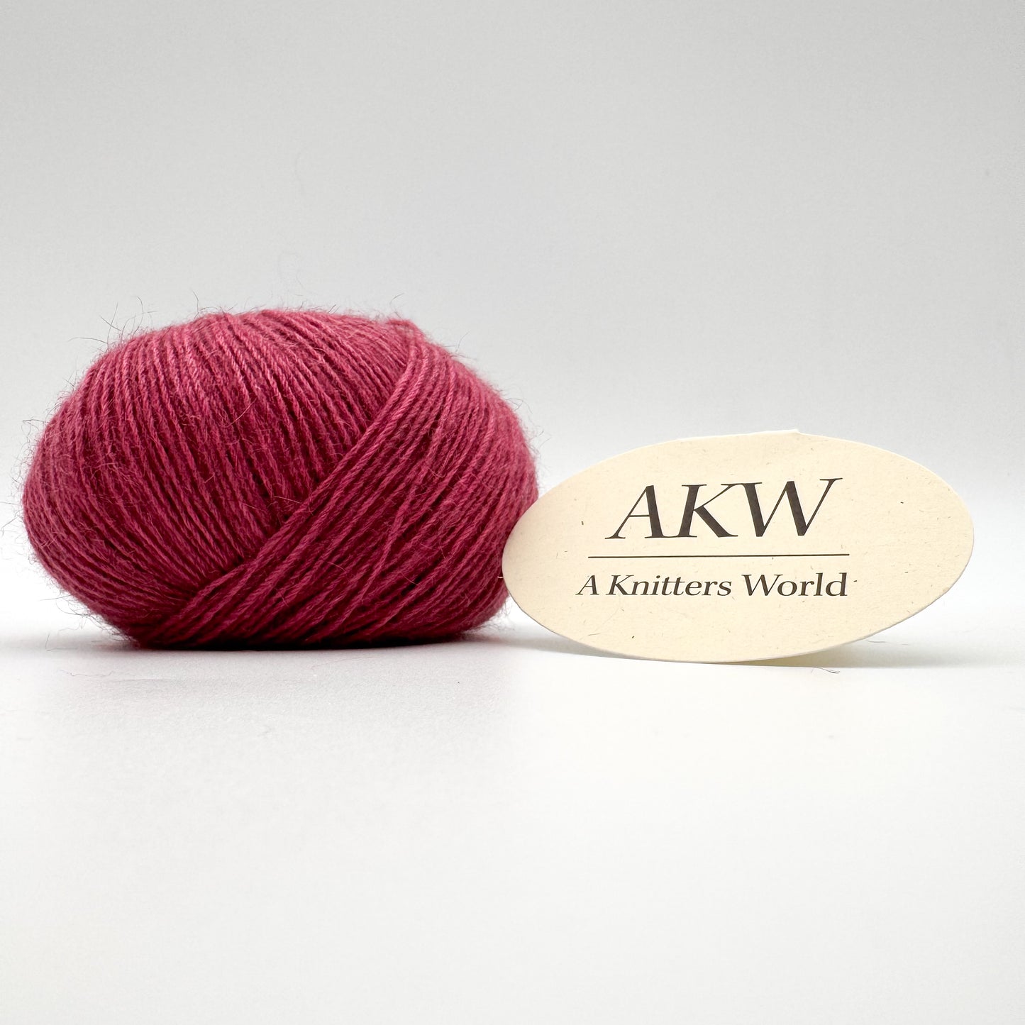 Possum garn i farven Rasberry – AKW Skala A luksusgarn med cashmere og mulberry silke
