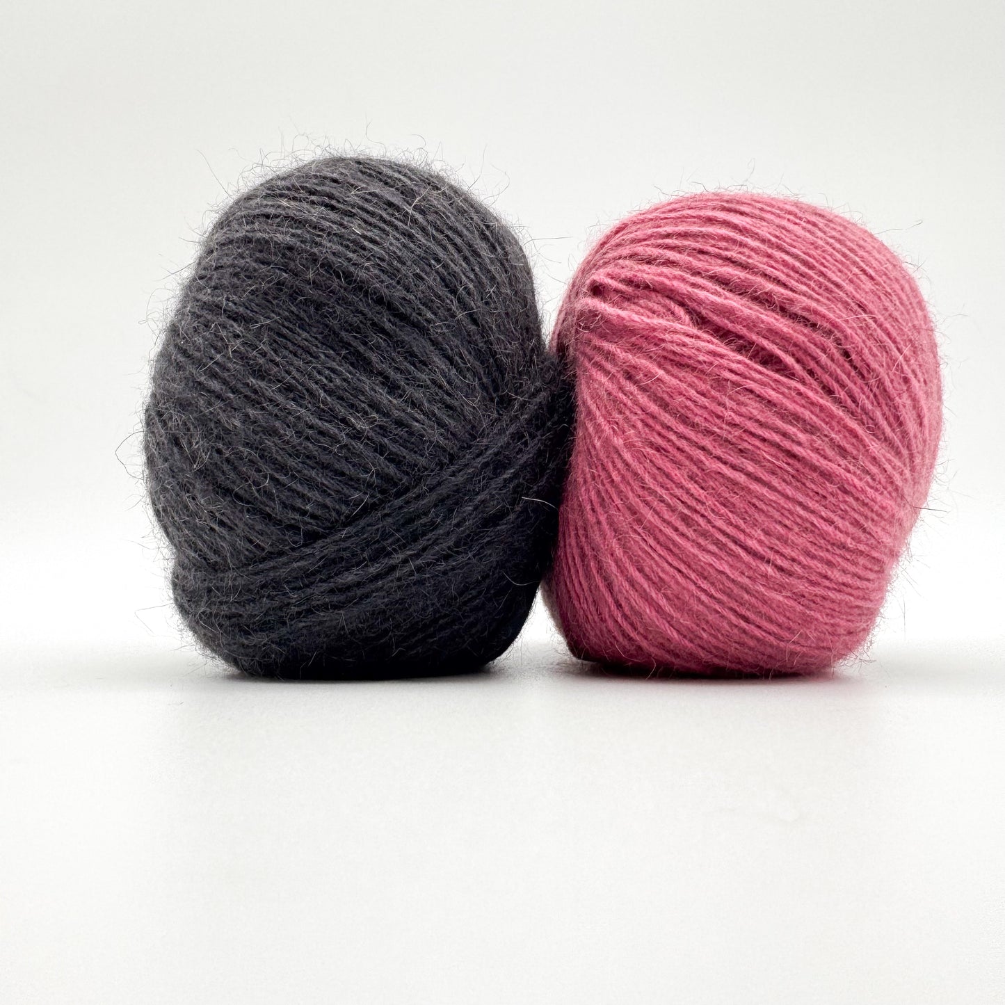 Possum garn i farven Rasberry – AKW Skala A luksusgarn med cashmere og mulberry silke