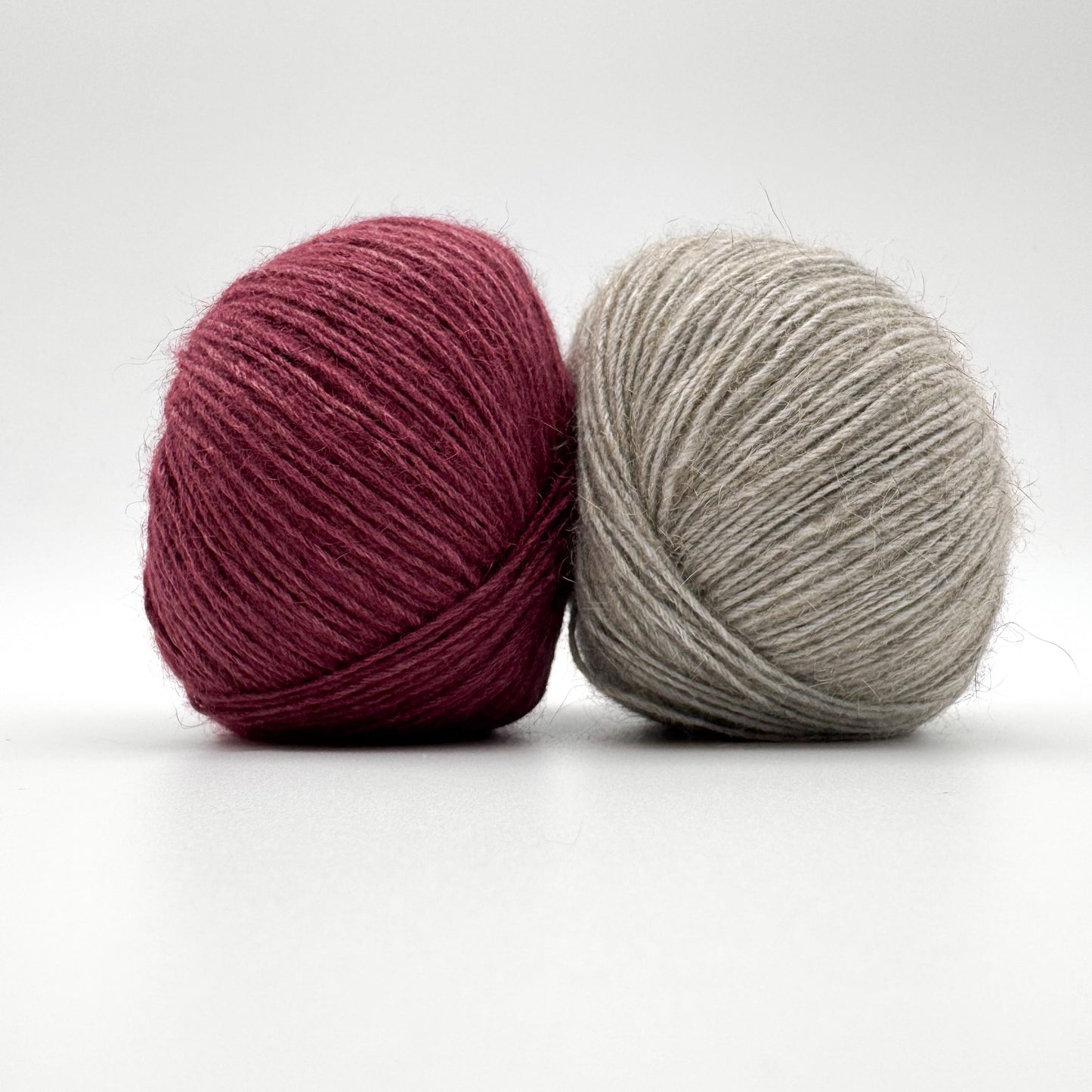 Possum garn i farven Dark Rasberry – AKW Skala A luksusgarn med cashmere og mulberry silke