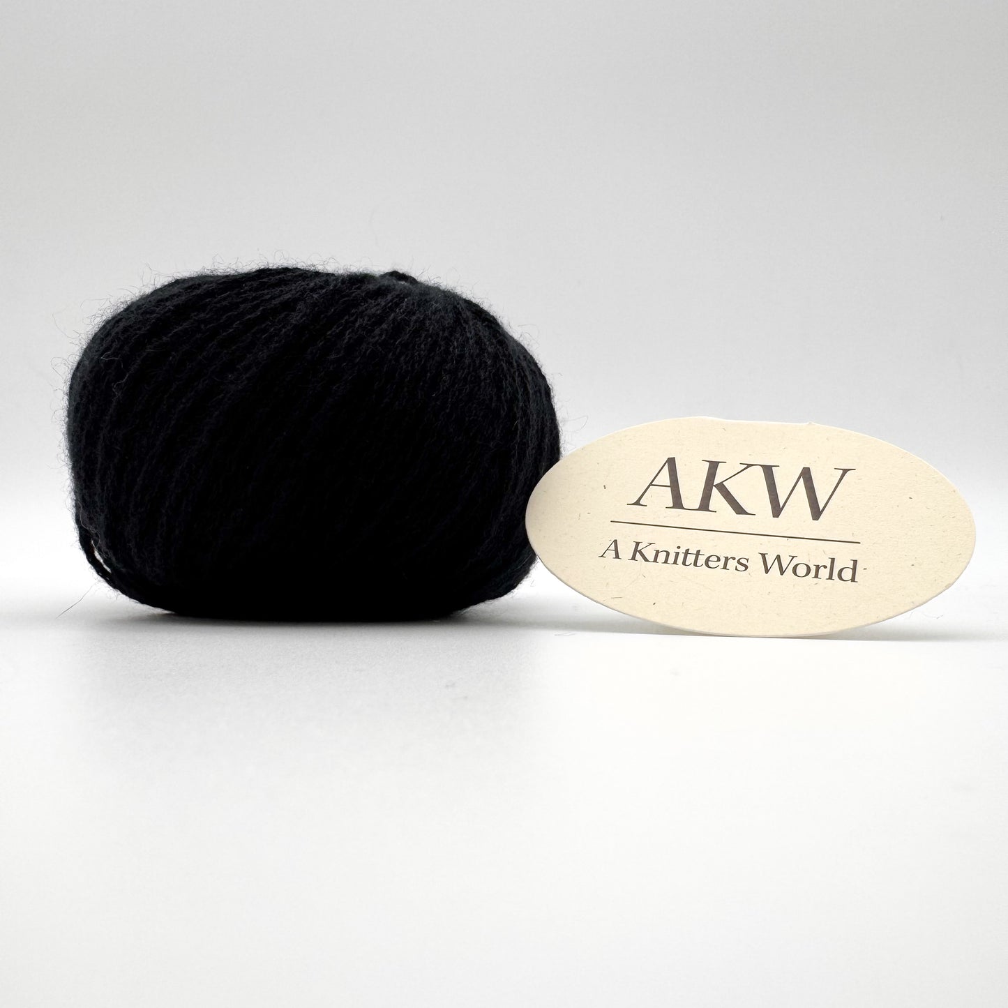 Cashmere garn i farven Black – 100% Mongolian Cashmere, AKW Skala A fra A Knitters World