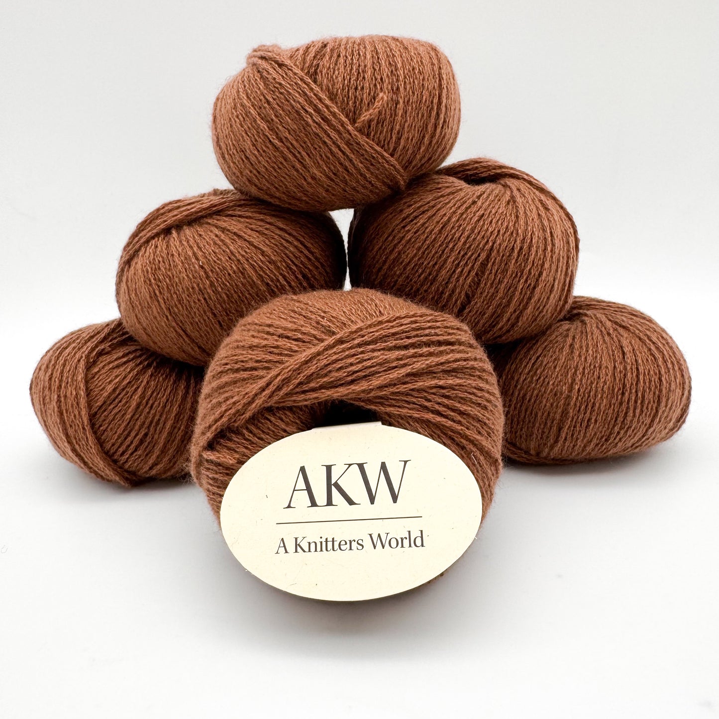 Cashmere garn i farven Camel – 100% Mongolian Cashmere, AKW Skala A fra A Knitters World