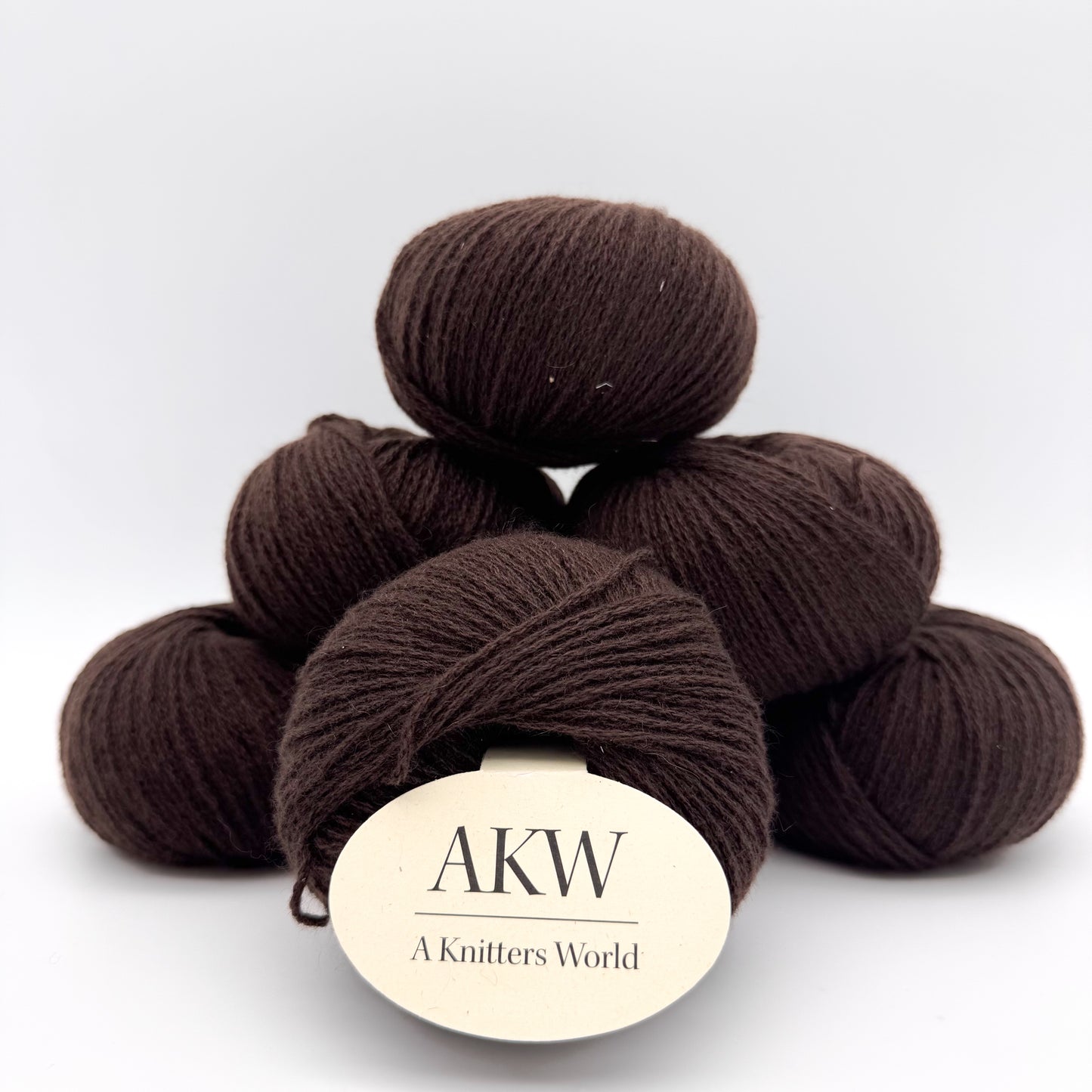 Cashmere garn i farven Chocolate – 100% Mongolian Cashmere, AKW Skala A fra A Knitters World