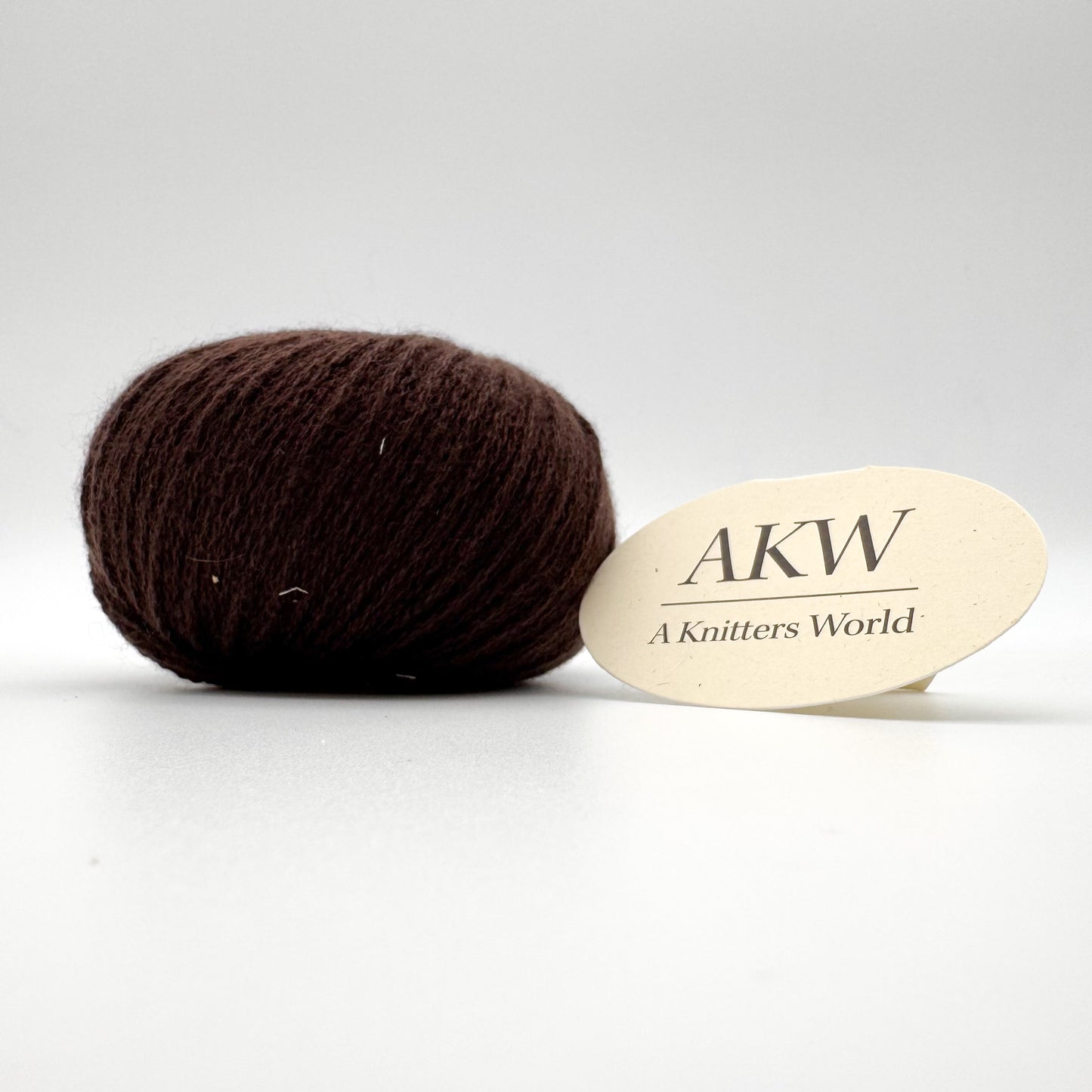 Cashmere garn i farven Chocolate – 100% Mongolian Cashmere, AKW Skala A fra A Knitters World