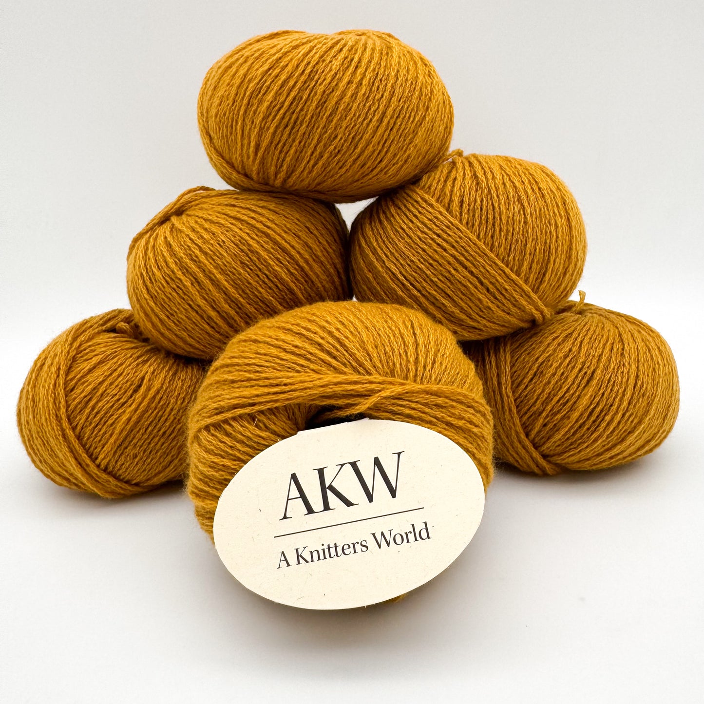 Cashmere garn i farven Mustard – 100% Mongolian Cashmere, AKW Skala A fra A Knitters World