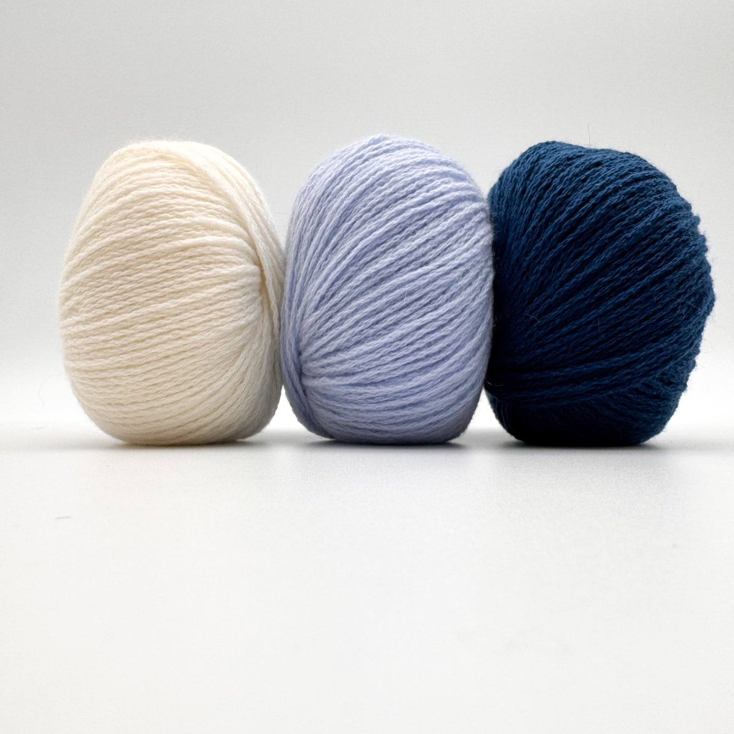 Cashmere garn i farven Teal – 100% Mongolian Cashmere, AKW Skala A fra A Knitters World