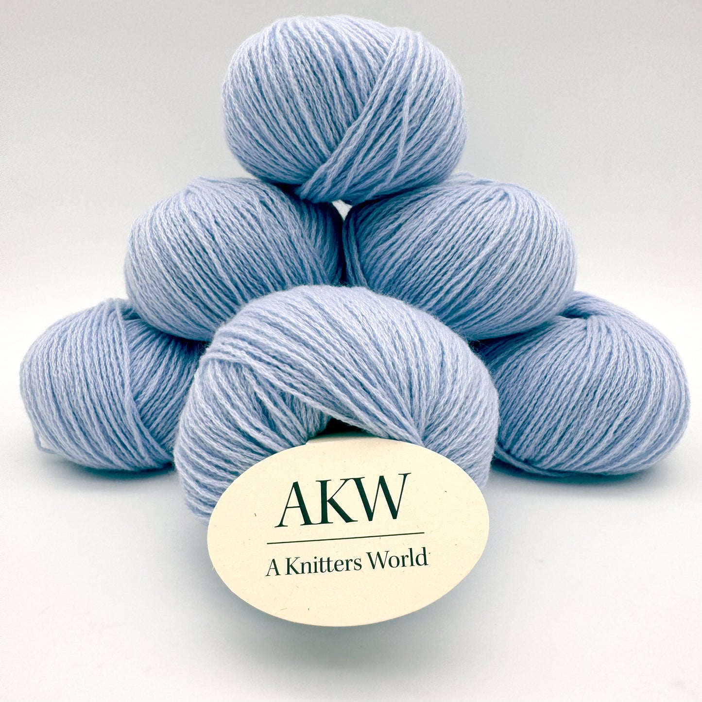 Cashmere garn i farven Baby Blue – 100% Mongolian Cashmere, AKW Skala A fra A Knitters World