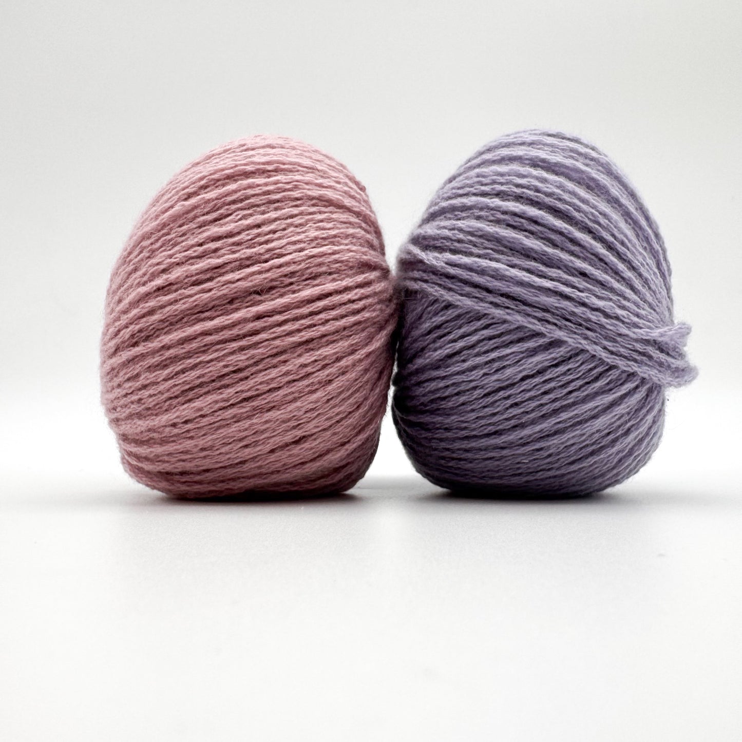 Cashmere garn i farven Lavender – 100% Mongolian Cashmere, AKW Skala A fra A Knitters World