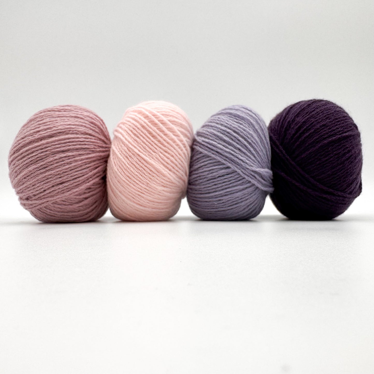 Cashmere garn i farven Lavender – 100% Mongolian Cashmere, AKW Skala A fra A Knitters World