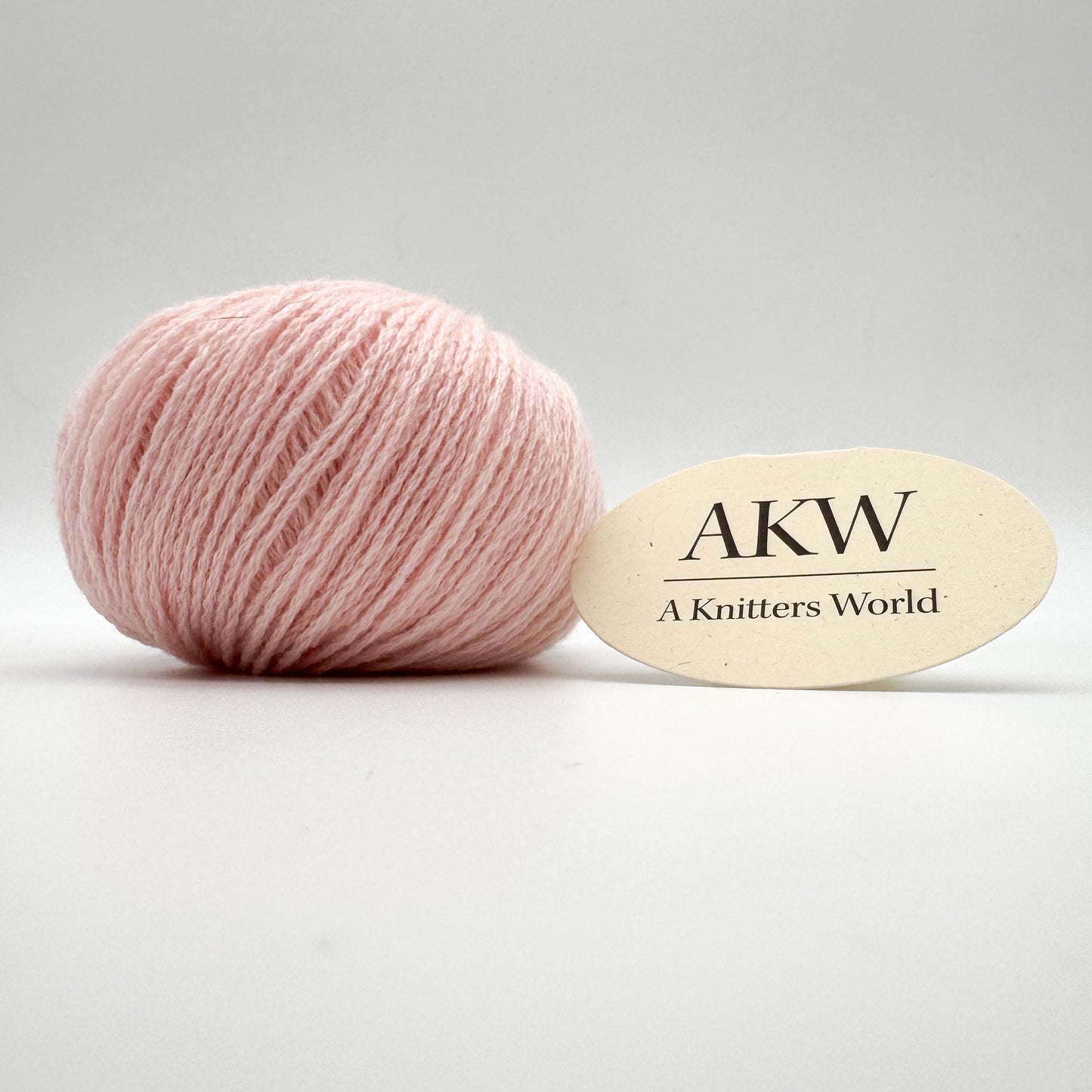 Cashmere garn i farven Blossom – 100% Mongolian Cashmere, AKW Skala A fra A Knitters World